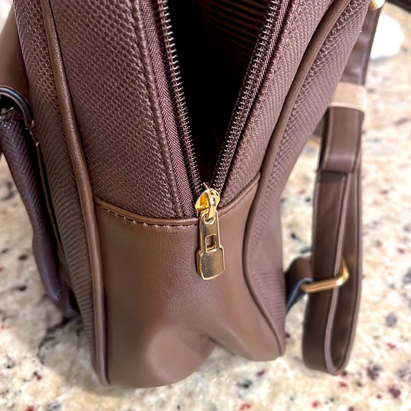 Backpack - Picture 5 of 6